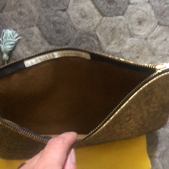 Cynthia Vincent leather embossed gold clutch NWOT comes w yellow dust cover. - Picture 10 of 12